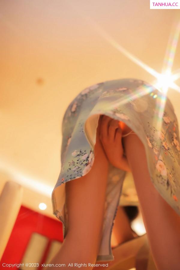 Arude薇薇  [XiuRen]高清写真图 2023.03.24 No.6464 Arude薇薇 旗袍美腿第14张图片